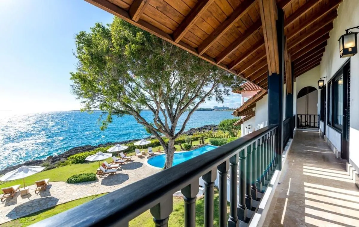 Ocean Front Villa Accommodates 14 Guests With Service La Romana