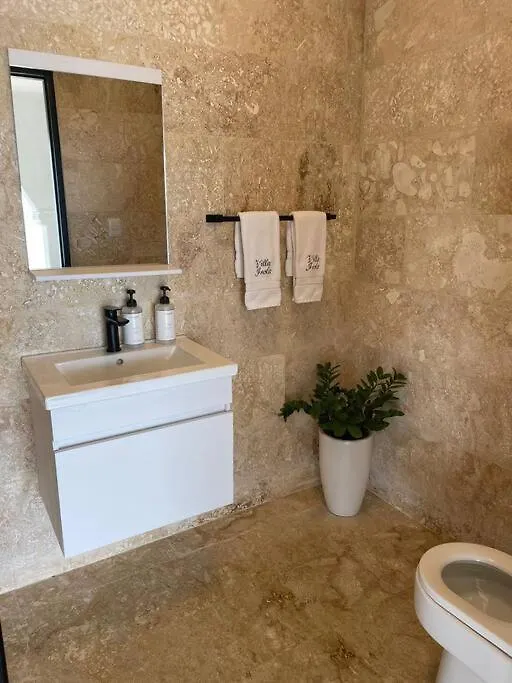 Ocean Front Villa Accommodates 14 Guests With Service La Romana 0*,