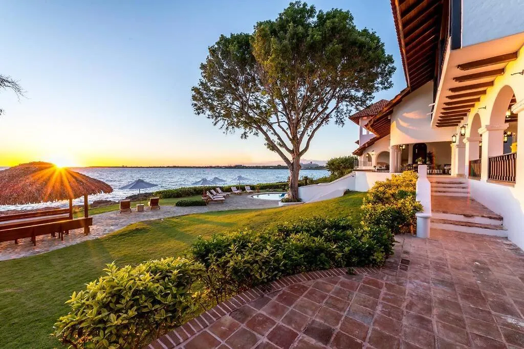 Ocean Front Villa Accommodates 14 Guests With Service La Romana 0*,
