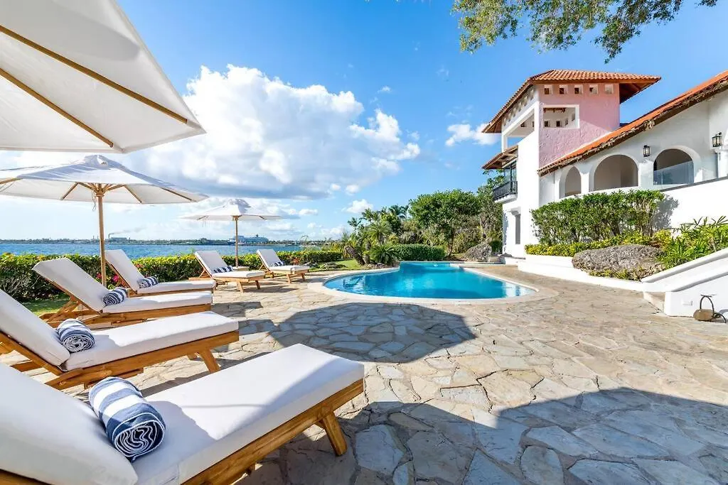 Ocean Front Villa Accommodates 14 Guests With Service La Romana