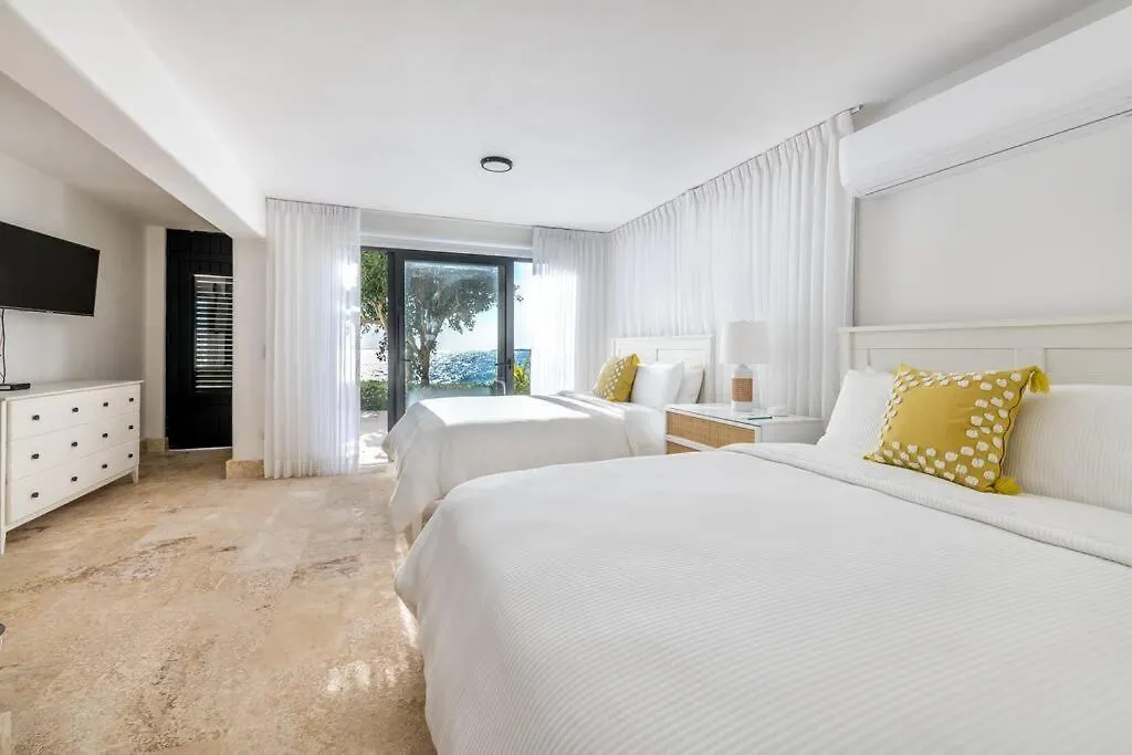 Ocean Front Villa Accommodates 14 Guests With Service La Romana