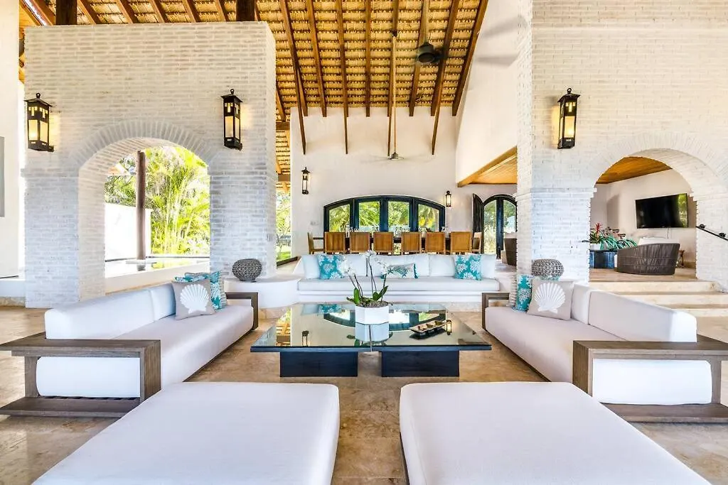 Ocean Front Villa Accommodates 14 Guests With Service La Romana
