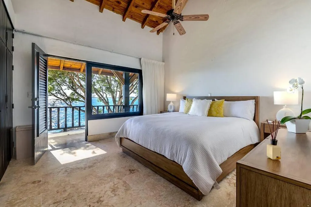 Ocean Front Villa Accommodates 14 Guests With Service La Romana