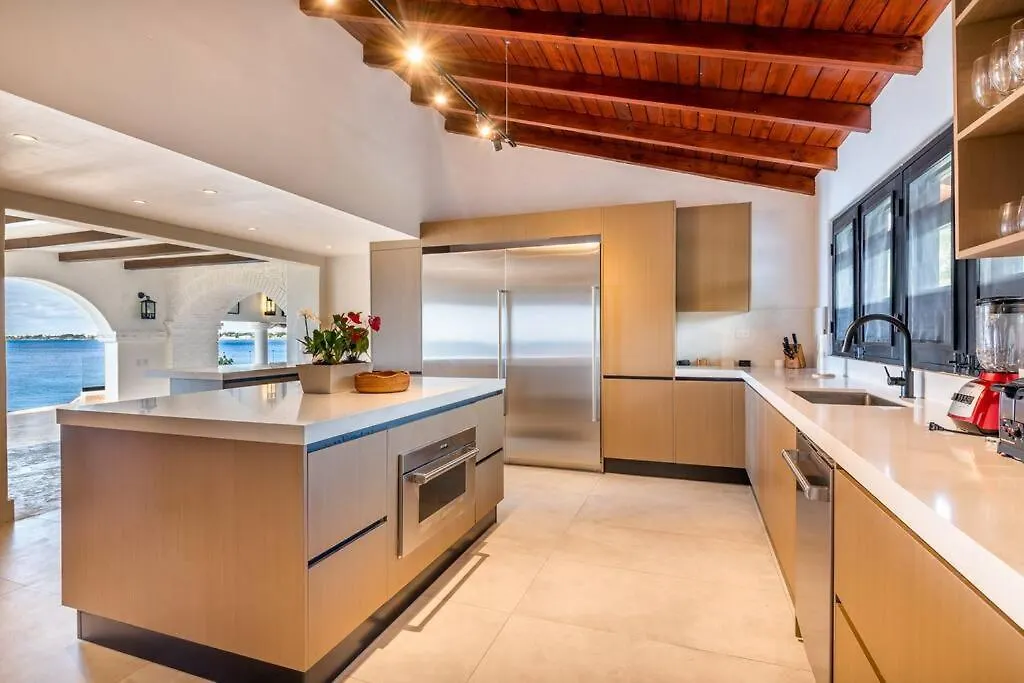 Ocean Front Villa Accommodates 14 Guests With Service La Romana