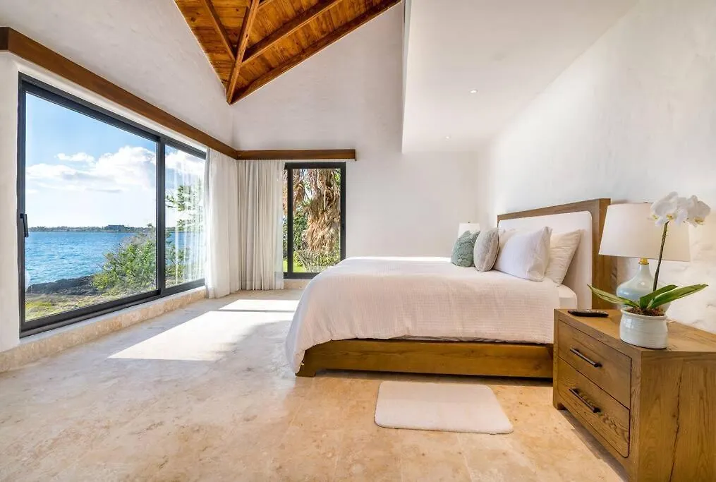 Ocean Front Villa Accommodates 14 Guests With Service La Romana