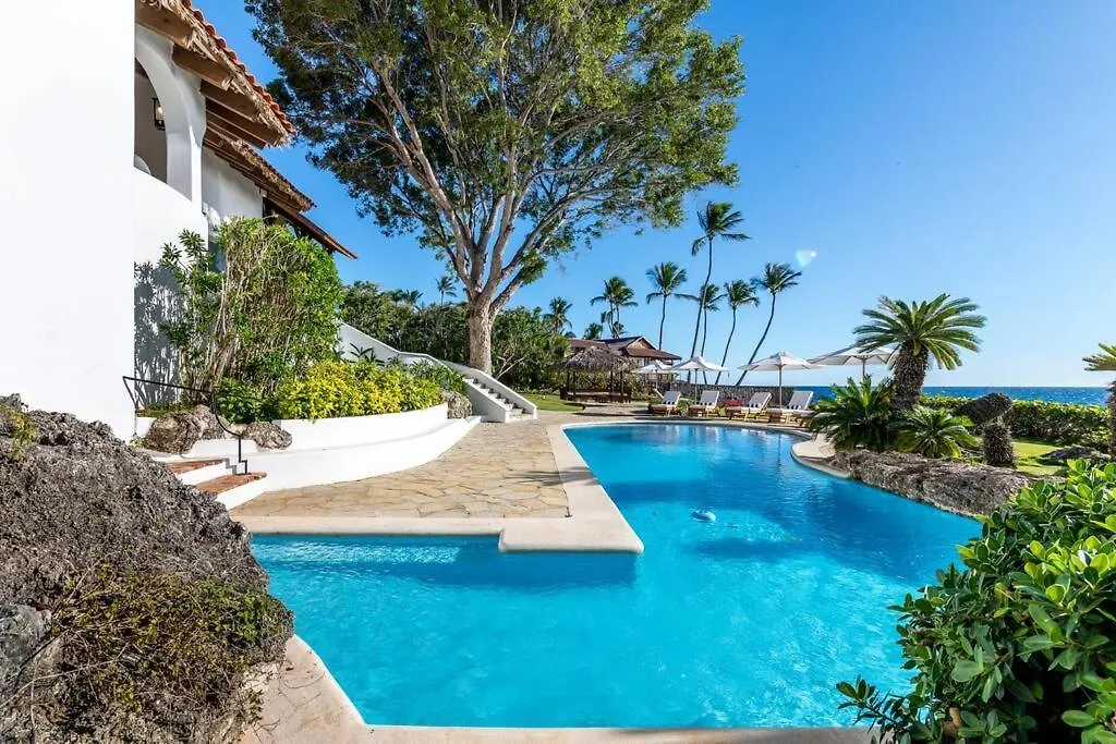 Ocean Front Villa Accommodates 14 Guests With Service La Romana