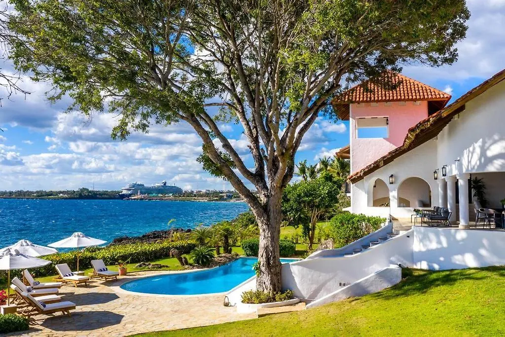 Ocean Front Villa Accommodates 14 Guests With Service La Romana
