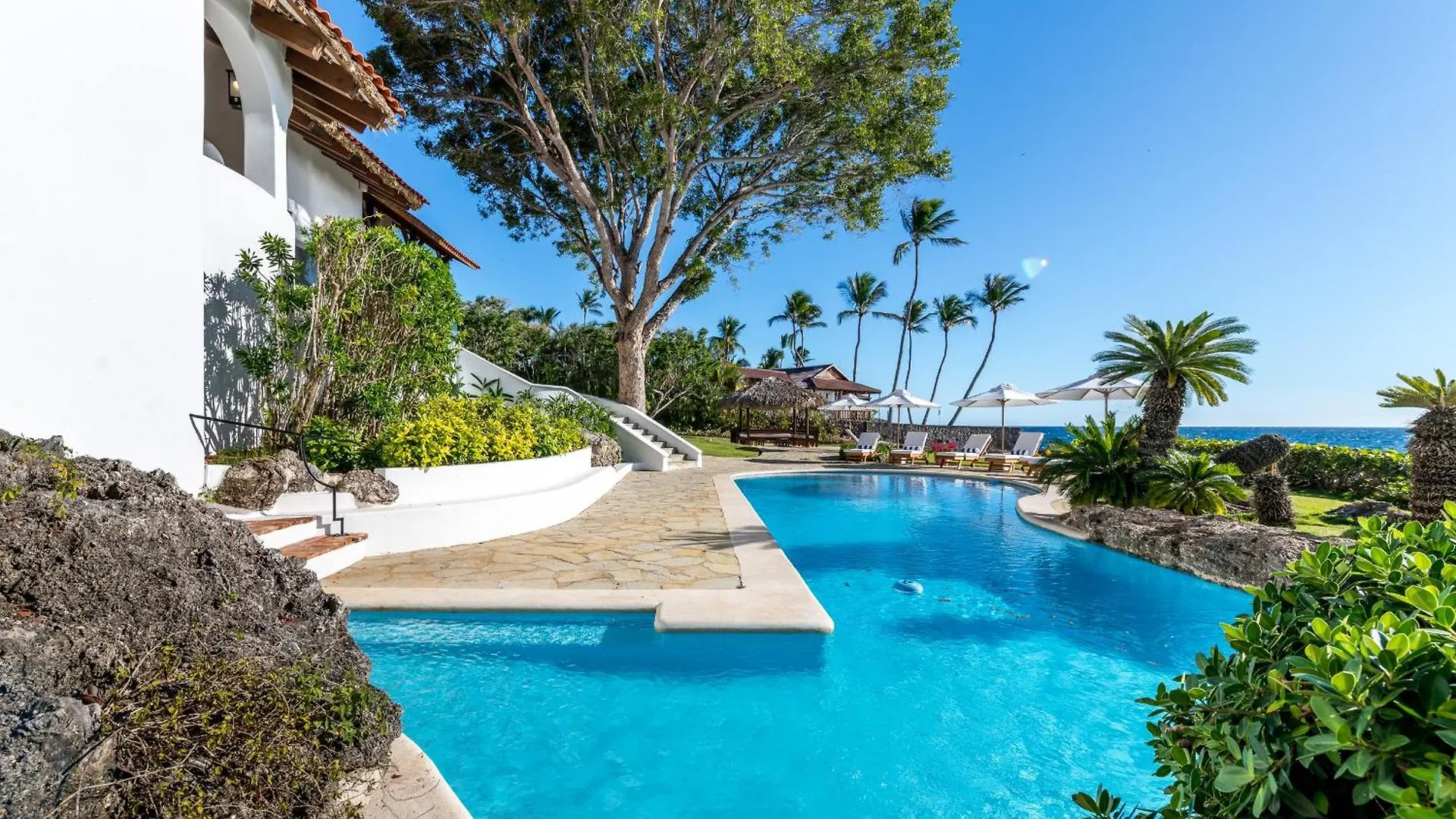 Ocean Front Villa Accommodates 14 Guests With Service La Romana Dominican Republic