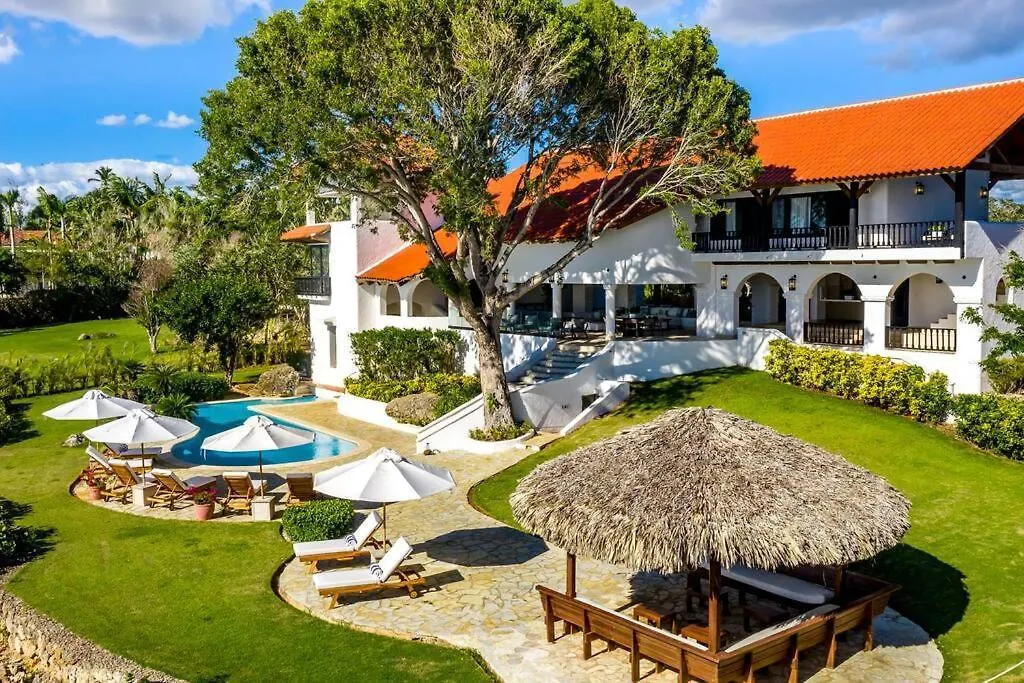 Ocean Front Villa Accommodates 14 Guests With Service La Romana