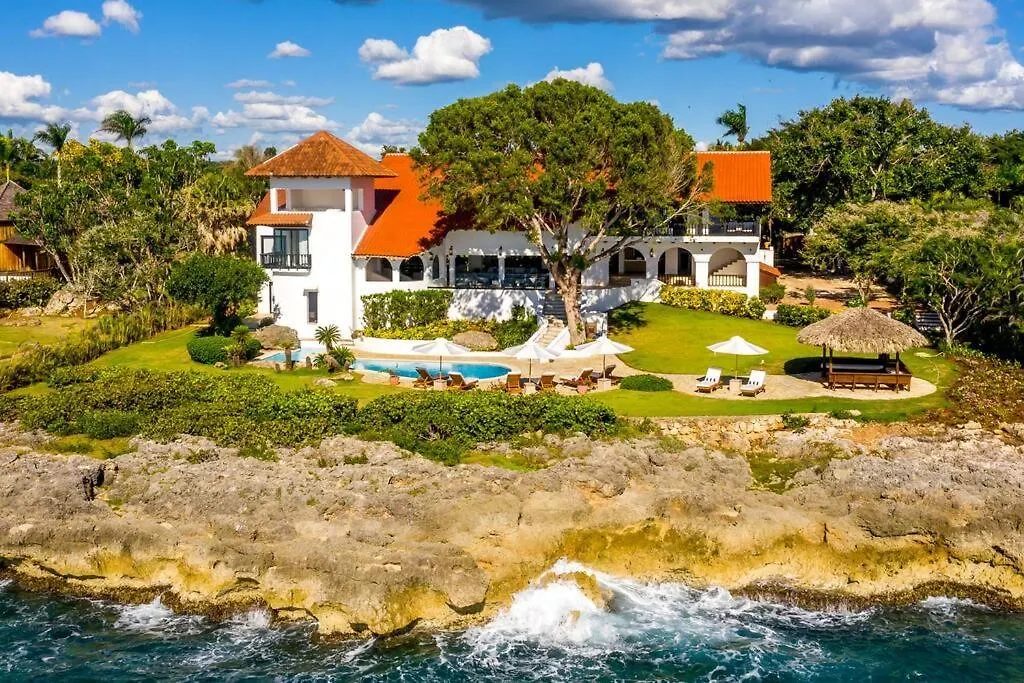 Ocean Front Villa Accommodates 14 Guests With Service La Romana